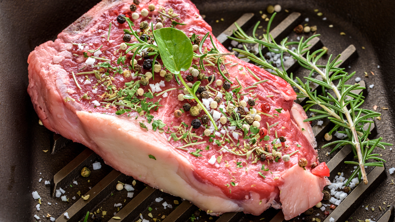 rosemary steak on sizzler